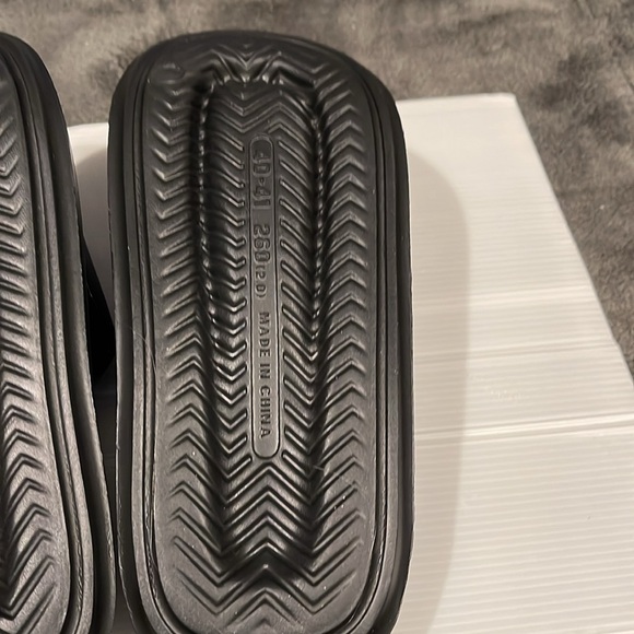 Brand new black flip flops black - Picture 6 of 7